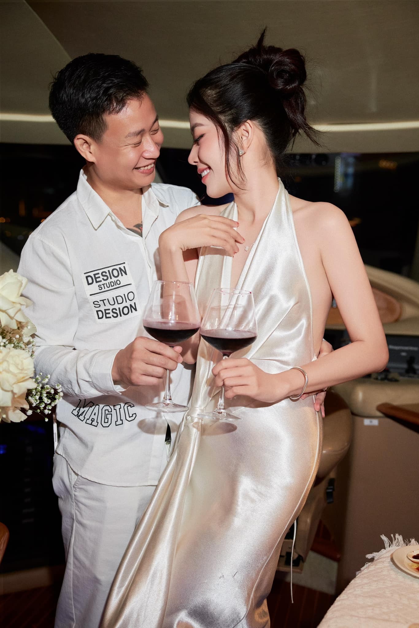 Nam Em được chồng sắp cưới tổ chức tiệc sinh nhật ở một du thuyền sang chảnh Nam Em được chồng sắp cưới tổ chức tiệc sinh nhật ở một du thuyền sang chảnh