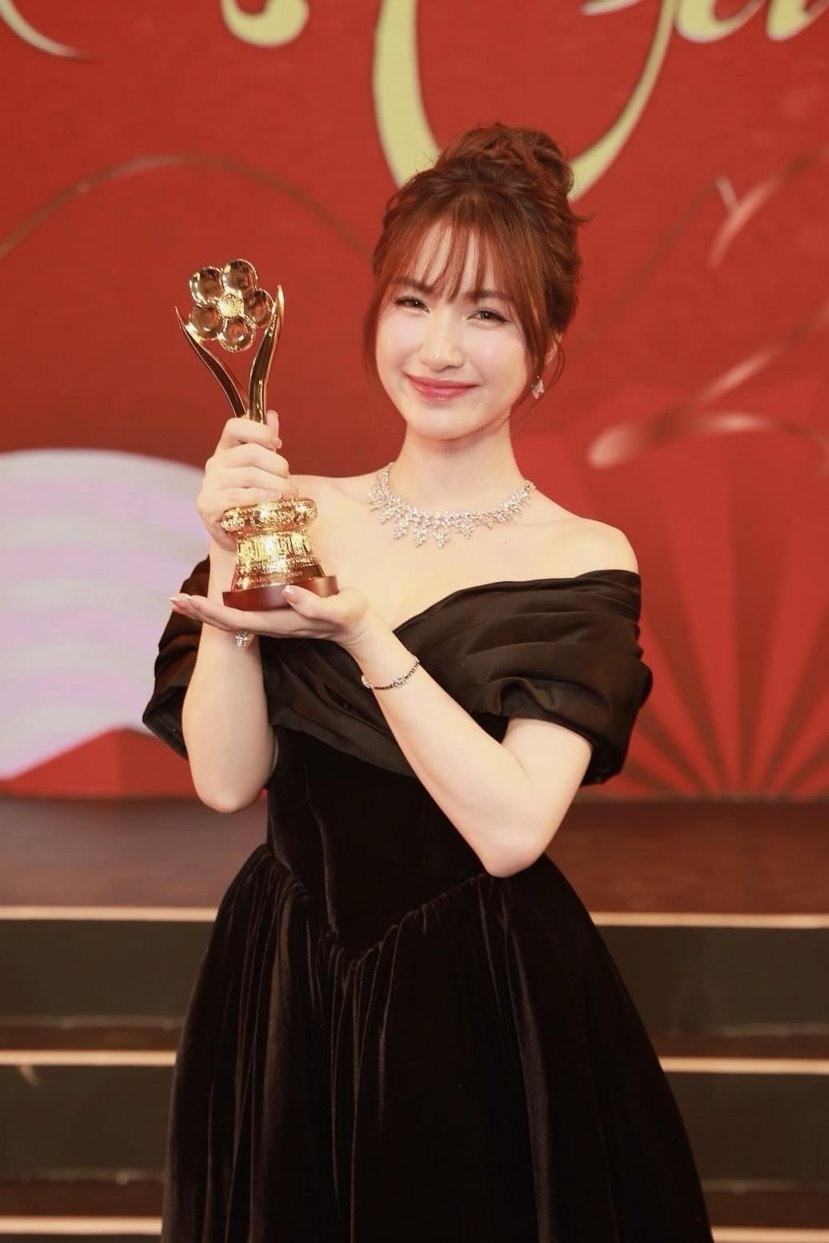 Hòa Minzy liên tục nhận tin vui Hòa Minzy liên tục nhận tin vui