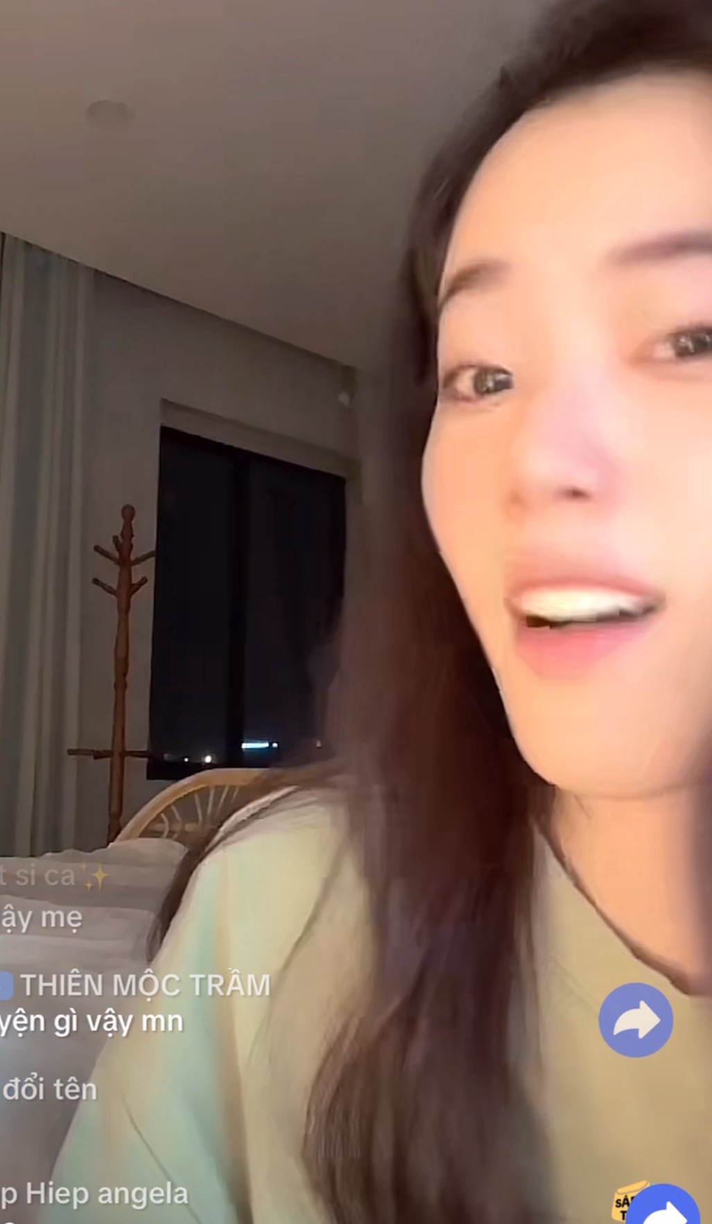 Nam Em uất ức đến mức như vừa nói vừa khóc trong livestream gần đây