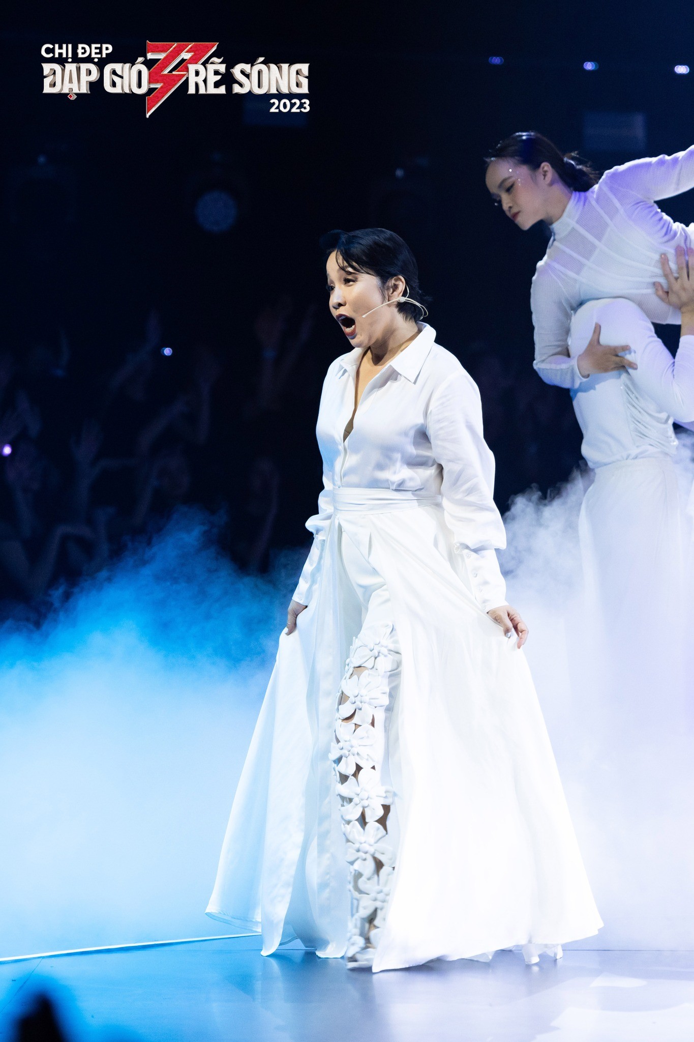 Mỹ Linh luôn cho thấy sự quan tâm động viên tới những người chơi khác, cô được khán giả ưu ái gọi là 'Chị đẹp chữa lành'