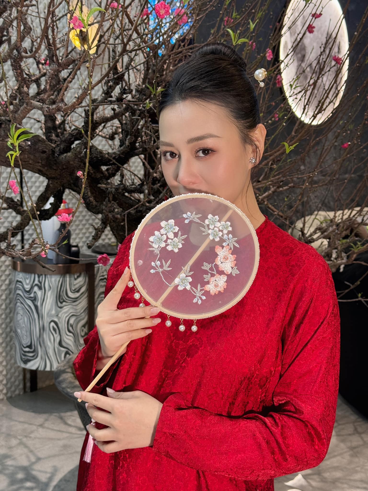 Phương Oanh tung ảnh áo dài đón Tết chụp tại nhà riêng Phương Oanh tung ảnh áo dài đón Tết chụp tại nhà riêng