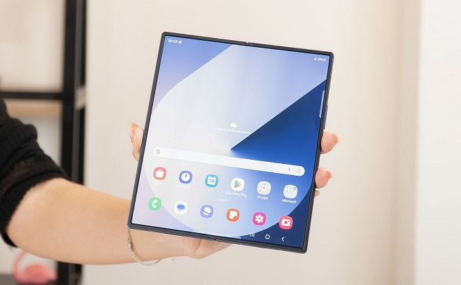 Samsung Galaxy Z Fold6: Không Chỉ Là Điện Thoại, Là Phong Cách Sống!