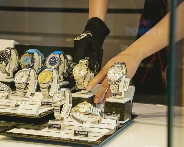 Đồng hồ chính hãng: An tâm từ giá đến chế độ bảo hành - Ảnh 3