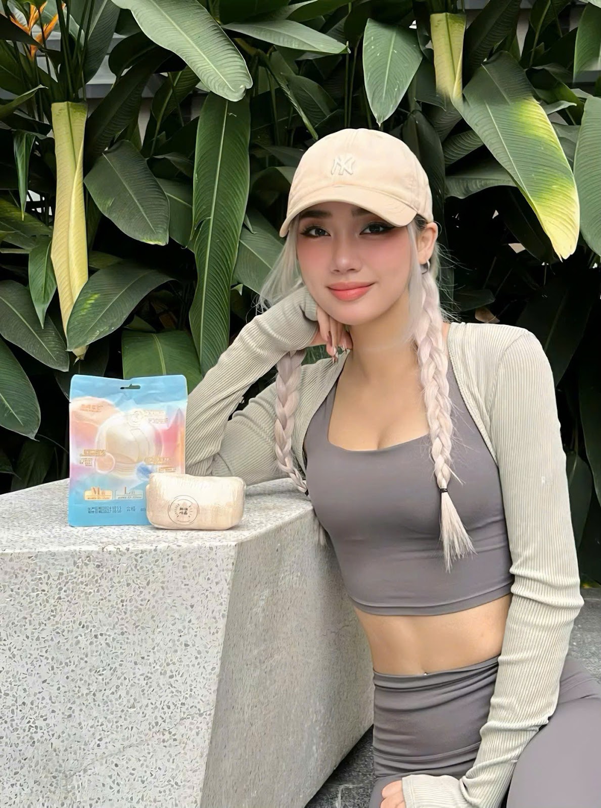 Tự tin vượt qua ngày đèn đỏ nắng nóng chỉ với món đồ này - Ảnh 7