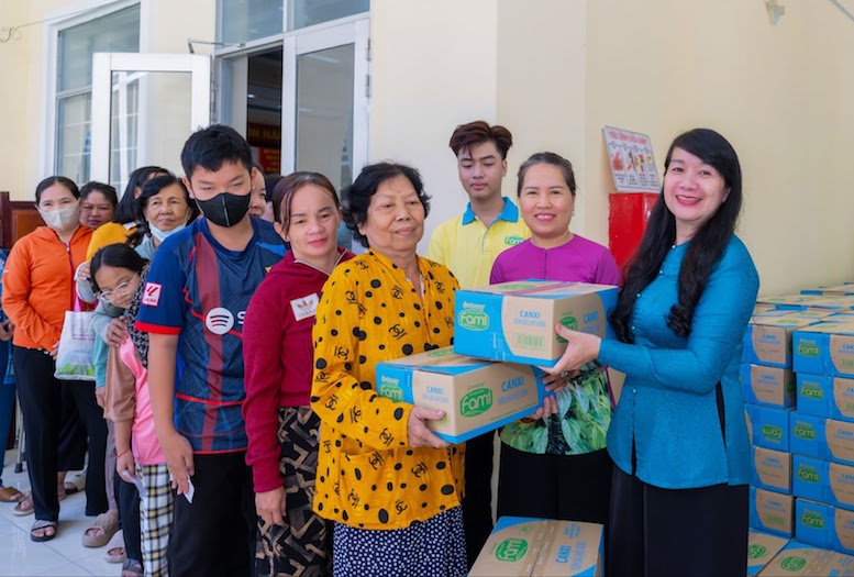 Fami Canxi & Chuyến Xe Nhân Ái tiếp sức “Cứng cáp trăm phần trao cộng đồng nhân ái” - Ảnh 1 Fami Canxi & Chuyến Xe Nhân Ái tiếp sức “Cứng cáp trăm phần trao cộng đồng nhân ái” - Ảnh 1