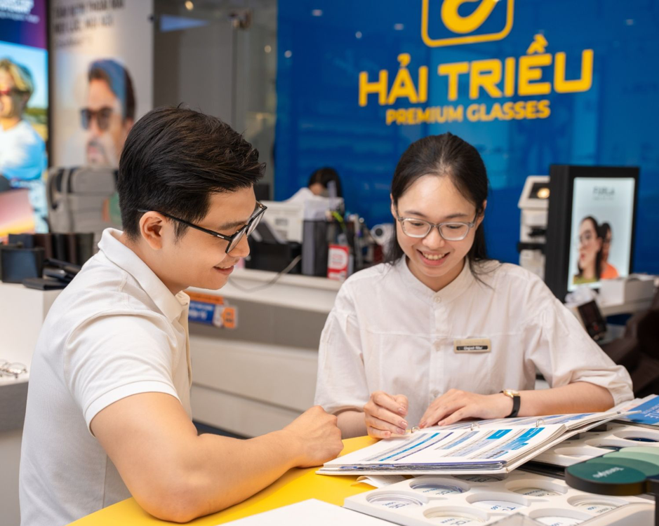 Trải nghiệm mua mắt kính cao cấp tại Kính Hải Triều: An tâm 100% - Ảnh 1 Trải nghiệm mua mắt kính cao cấp tại Kính Hải Triều: An tâm 100% - Ảnh 1