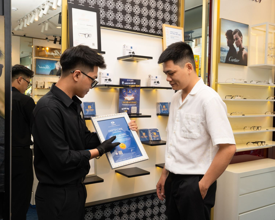 Trải nghiệm mua mắt kính cao cấp tại Kính Hải Triều: An tâm 100% - Ảnh 4 Trải nghiệm mua mắt kính cao cấp tại Kính Hải Triều: An tâm 100% - Ảnh 4