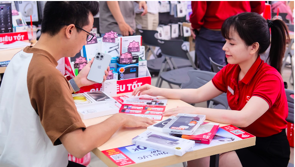 Giá iPhone 17 Pro Max bao nhiêu? Chi tiết giá các dòng 17 series tại CellphoneS - Ảnh 3 Giá iPhone 17 Pro Max bao nhiêu? Chi tiết giá các dòng 17 series tại CellphoneS - Ảnh 3