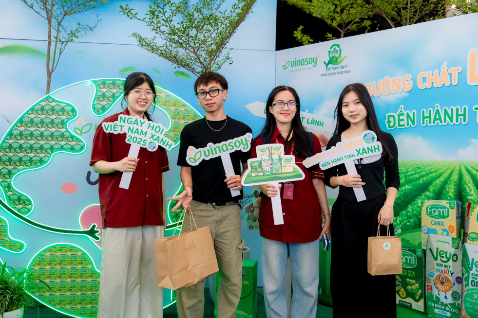 VINASOY CHUNG TAY CÙNG CỘNG ĐỒNG KIẾN TẠO VIỆT NAM XANH - Ảnh 2 VINASOY CHUNG TAY CÙNG CỘNG ĐỒNG KIẾN TẠO VIỆT NAM XANH - Ảnh 2