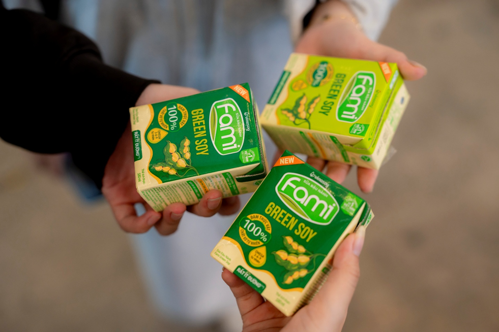 VINASOY CHUNG TAY CÙNG CỘNG ĐỒNG KIẾN TẠO VIỆT NAM XANH - Ảnh 3 VINASOY CHUNG TAY CÙNG CỘNG ĐỒNG KIẾN TẠO VIỆT NAM XANH - Ảnh 3