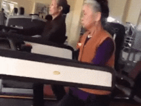 Cháu gái khoe bà nội 84 tuổi vẫn đến phòng tập gym đều đặn, đi xe cả trăm cây số