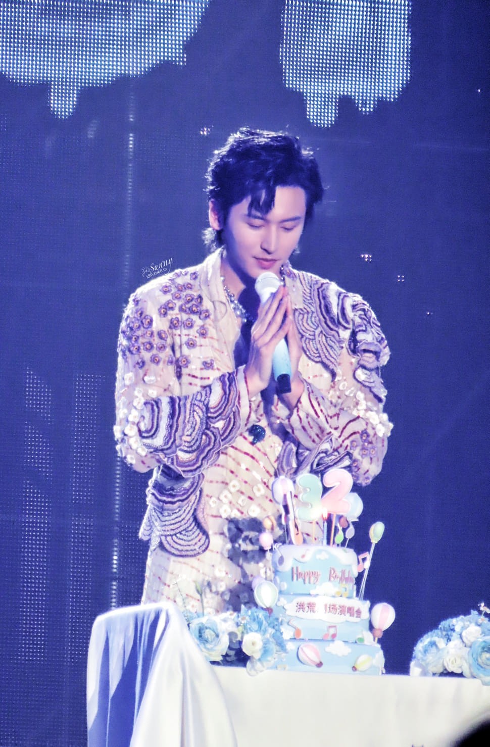 Ngày 11/5 cũng là sinh nhật của Trương Triết Hạn, nam diễn viên đã có dịp đón tuổi 32 đầy ấm cúng cùng các fan hâm mộ. Ảnh: Weibo