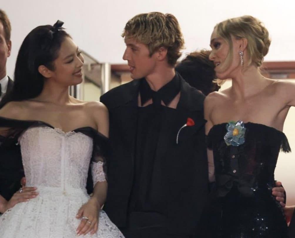 'Tiểu công chúa' Jennie tại Cannes: Xinh đẹp lộng lẫy lấn át dàn sao Hollywood - Ảnh 5