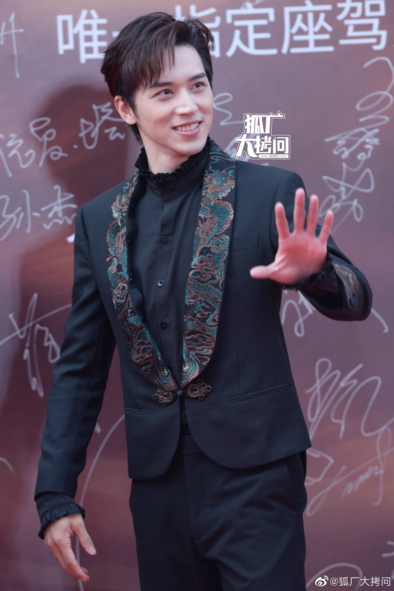 Hứa Ngụy Châu tươi rói, không cần chỉnh ảnh vẫn sở hữu visual rạng rỡ hút mắt