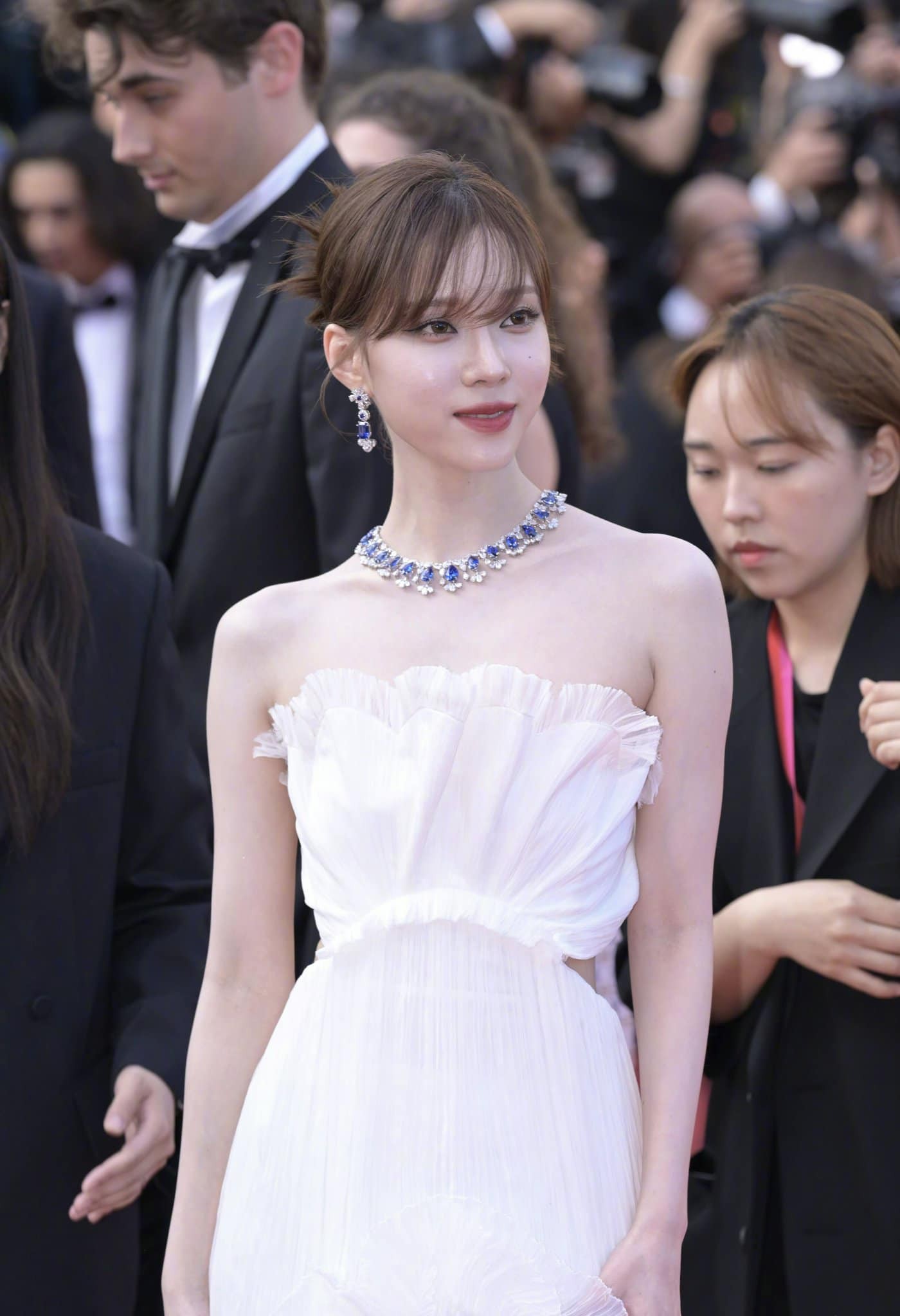 Thiết kế của Maria Lucia Hohan như sinh ra để dành cho Winter, kết hợp với vòng cổ và hoa tai nạm kim cương của Chopard khiến mỹ nhân aespa xinh đẹp như tiên tử. Ảnh: Getty Images