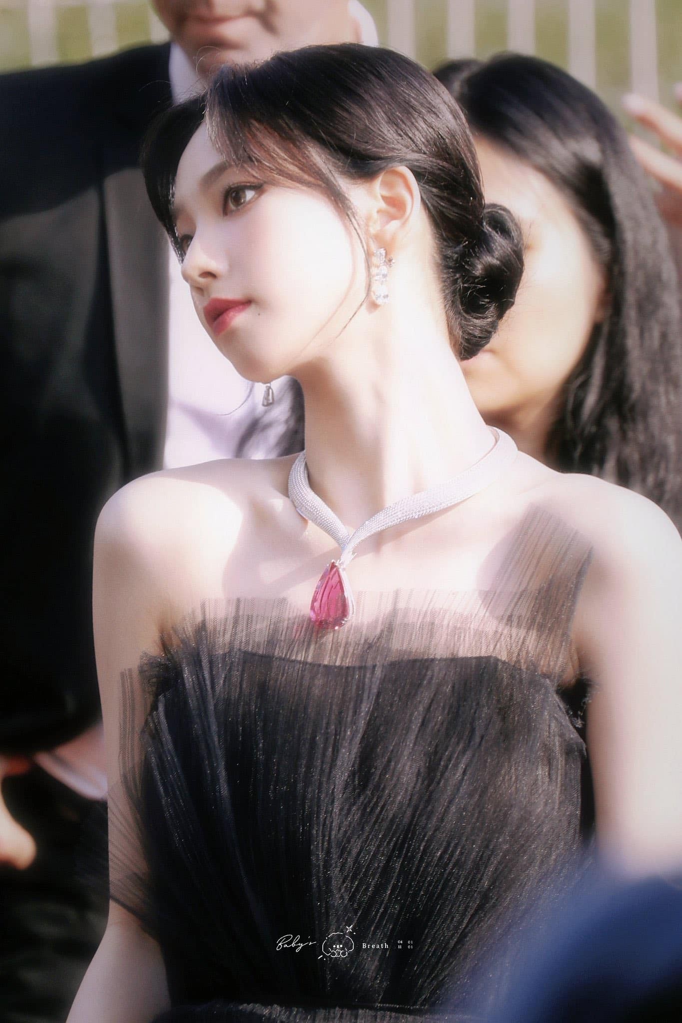 Cận cảnh nhan sắc đẹp đến nao lòng của mỹ nhân đình đám Kpop