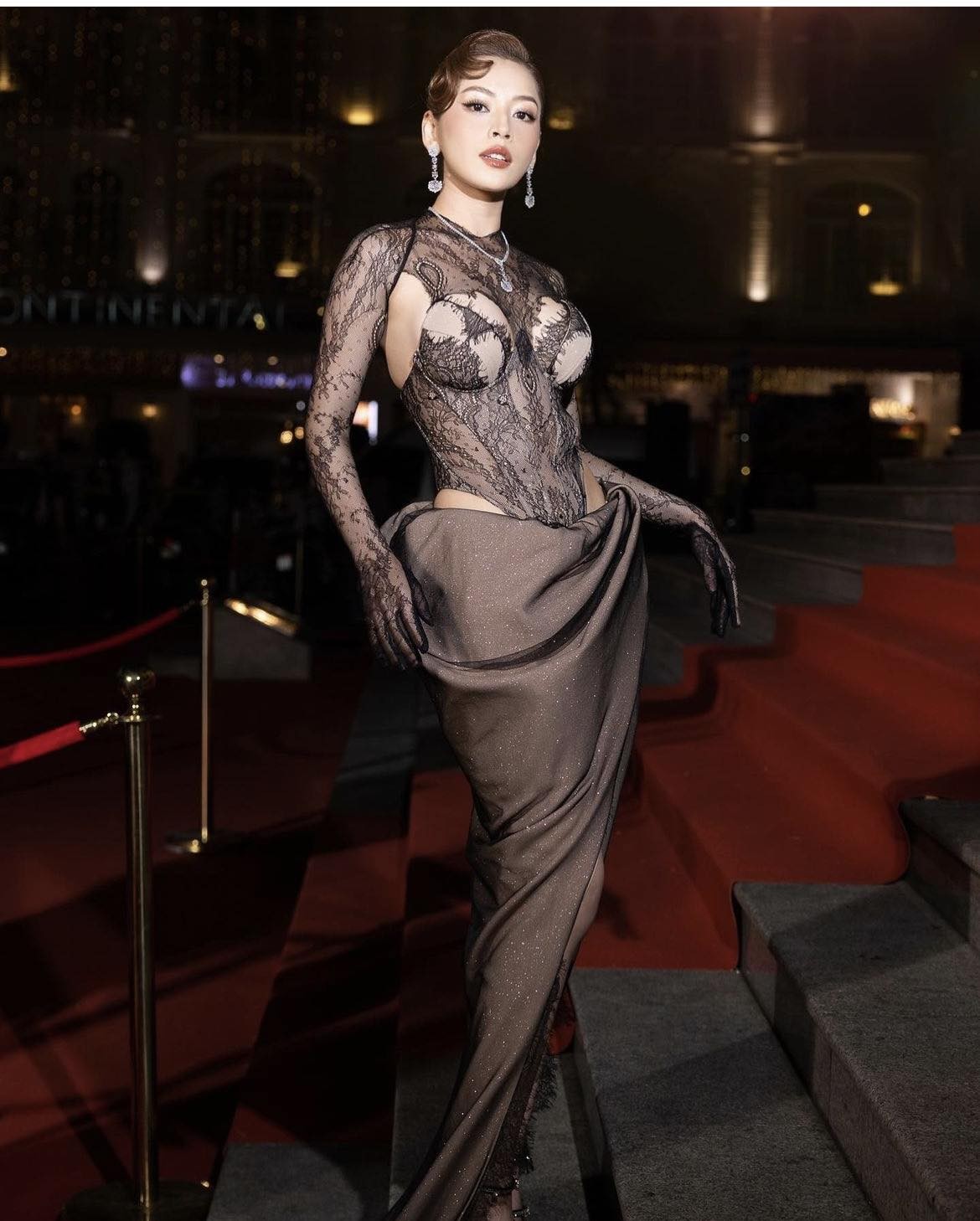 ‘Ngộp thở’ với phong cách thời trang táo bạo của Chi Pu - Ảnh 7