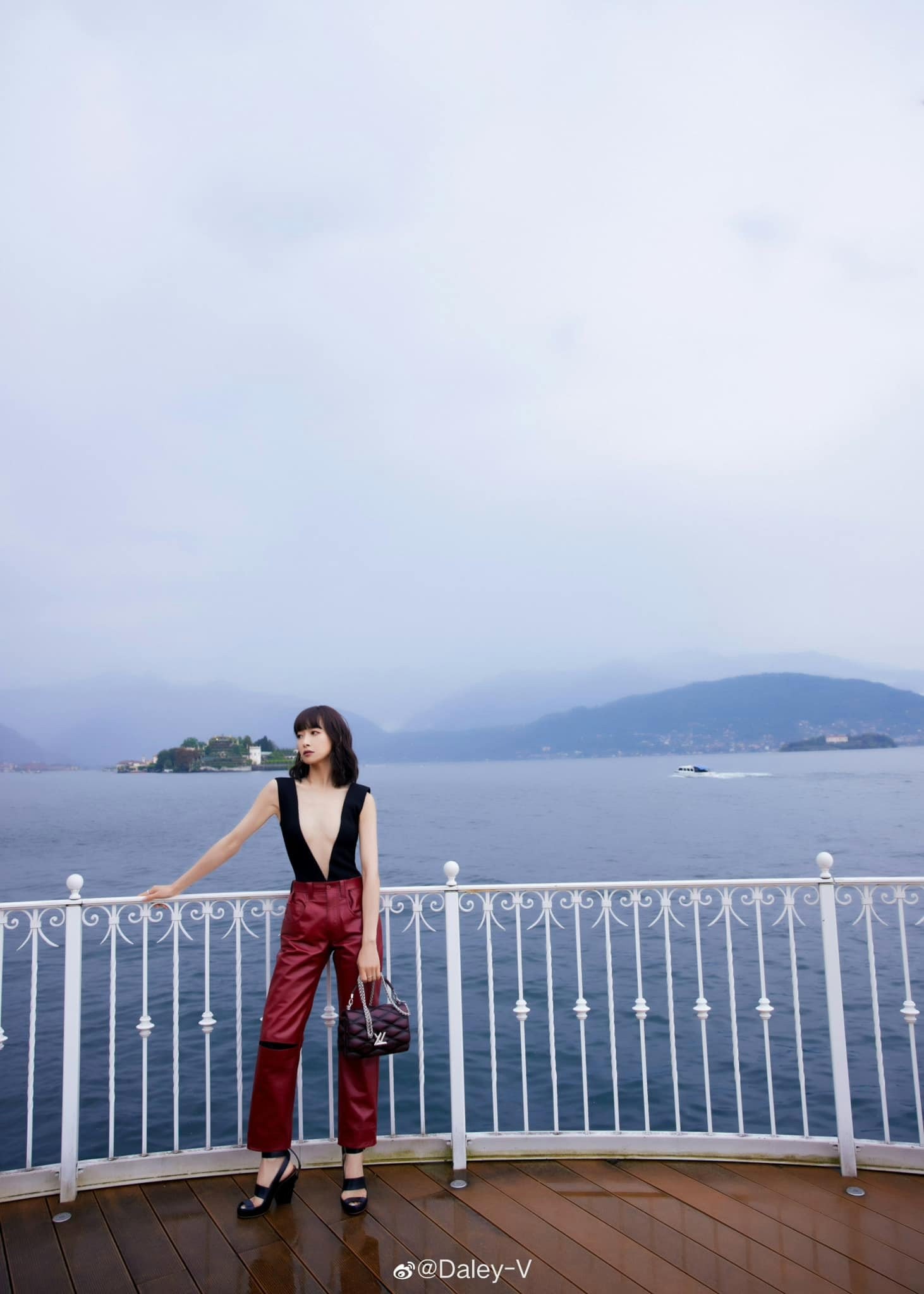 Dù gây tranh cãi, nhưng không thể phủ nhận Tống Thiến đã có một bước đi đầy đột phá trong quá trình cải thiện gu thời trang an toàn trước đây. 