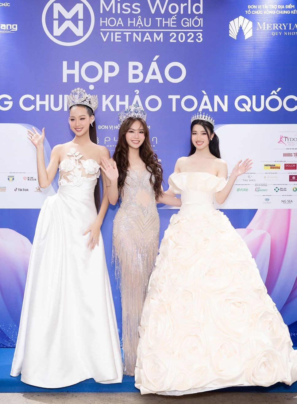 Top 3 Miss World Vietnam 2023 đọ sắc cực căng tại thảm đỏ. Tuy nhiên Hoa hậu Mai Phương lại có phần bị lấn át so với hai nàng hậu bên cạnh