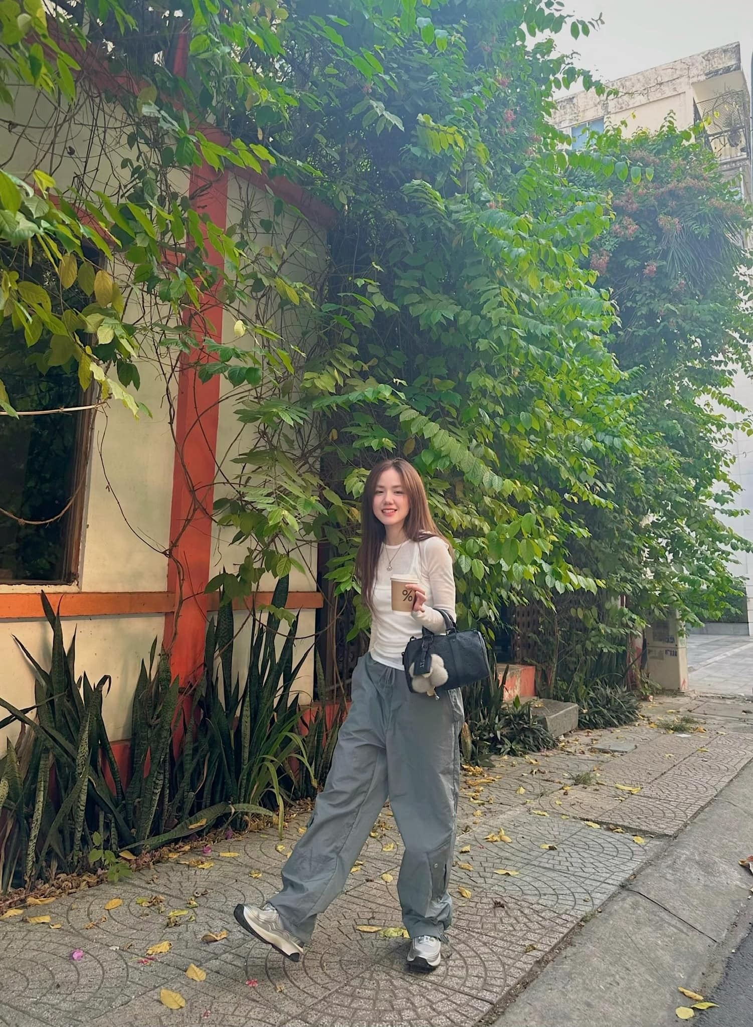 Nếu không nói tuổi, nhiều người sẽ nghĩ Phương Ly vẫn còn ở lứa tuổi gen Z.