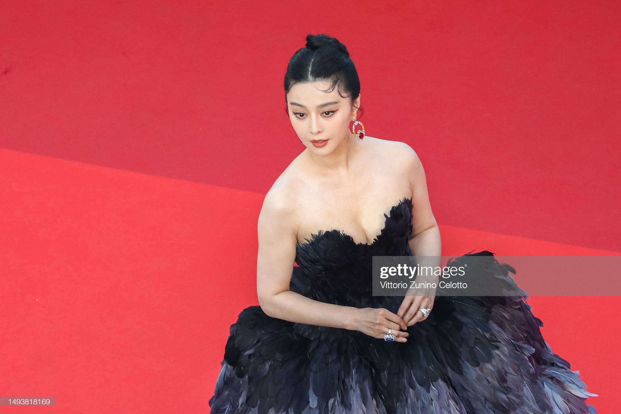 Nhan sắc thật ngoài đời của Phạm Băng Băng hiện nguyên hình thông qua ống kính của 'hung thần' Getty Images. Nữ diễn viên lộ thân hình chảy xệ, kém săn chắc trong chiếc váy cúp ngực sexy