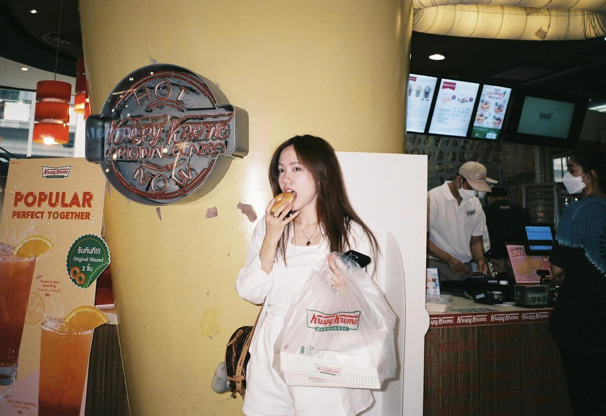 Phương Ly tự nhận là 'em bé', tung loạt ảnh hack tuổi đỉnh cao khiến dân tình trầm trồ - Ảnh 6