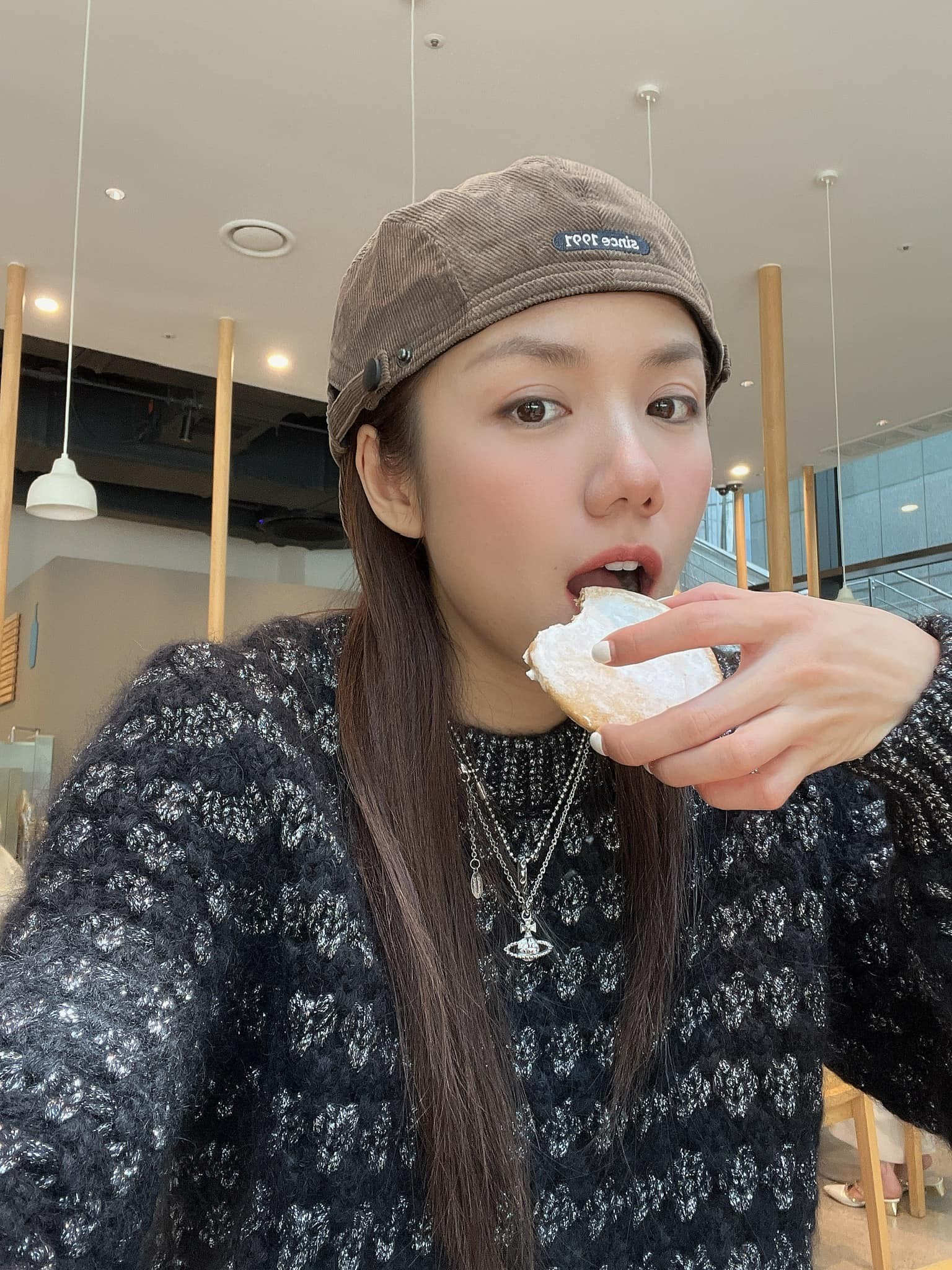 Phương Ly tự nhận là 'em bé', tung loạt ảnh hack tuổi đỉnh cao khiến dân tình trầm trồ - Ảnh 4