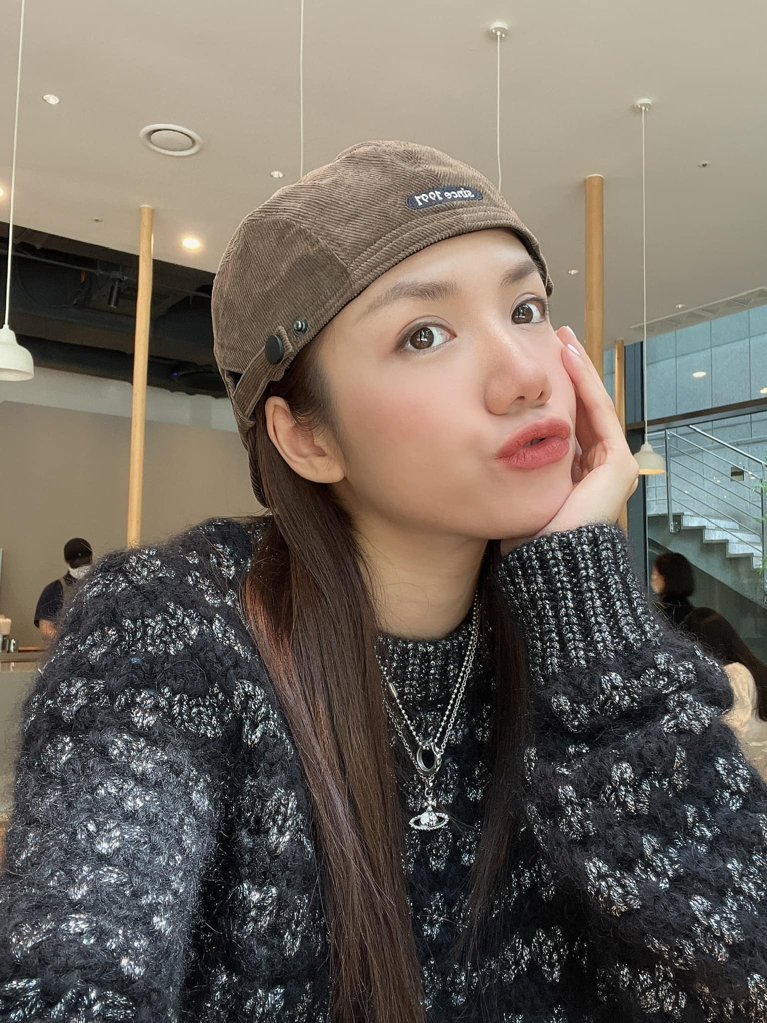 Cận cảnh nhan sắc đẹp không tì vết gây thương nhớ của nữ ca sĩ 'Mặt trời của em'