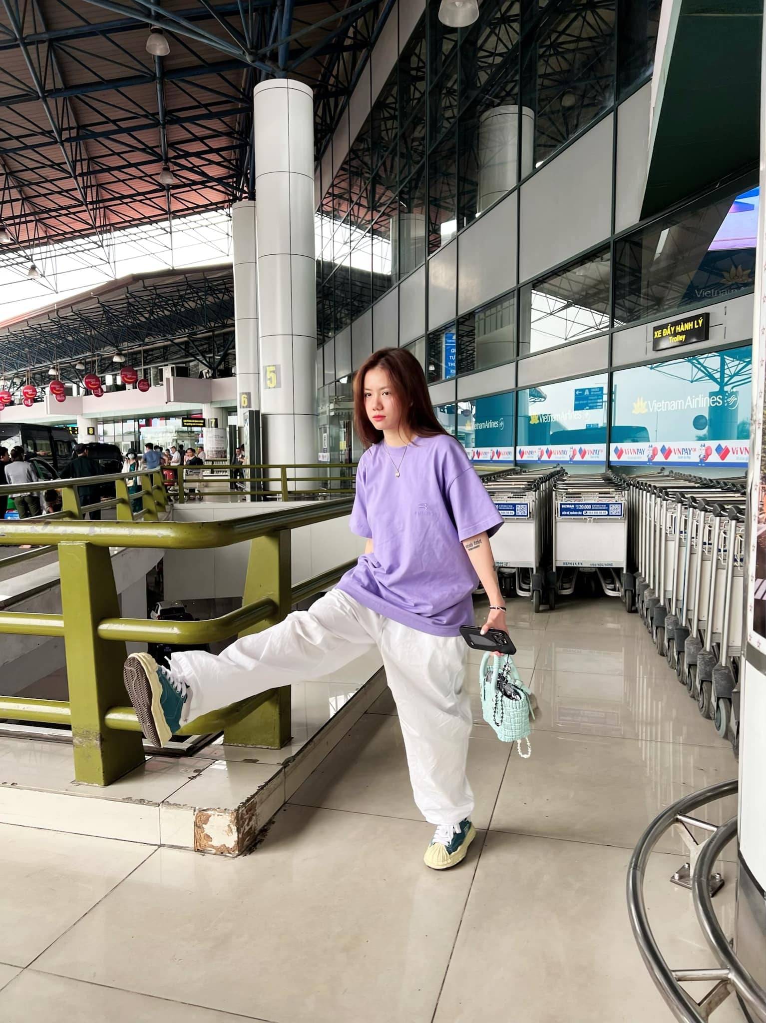 Phương Ly tự nhận là 'em bé', tung loạt ảnh hack tuổi đỉnh cao khiến dân tình trầm trồ - Ảnh 7