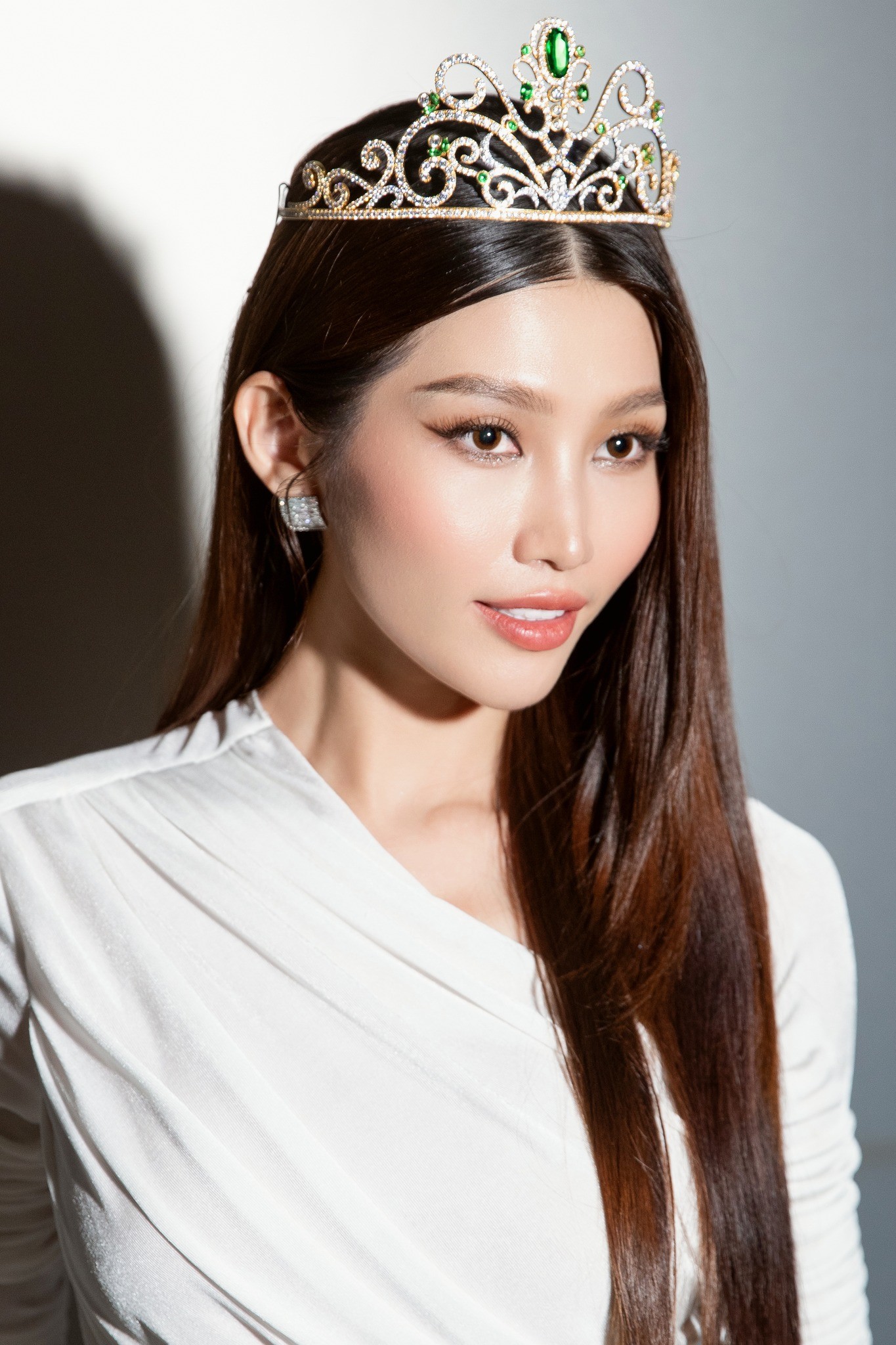 Á hậu Chế Nguyễn Quỳnh Châu