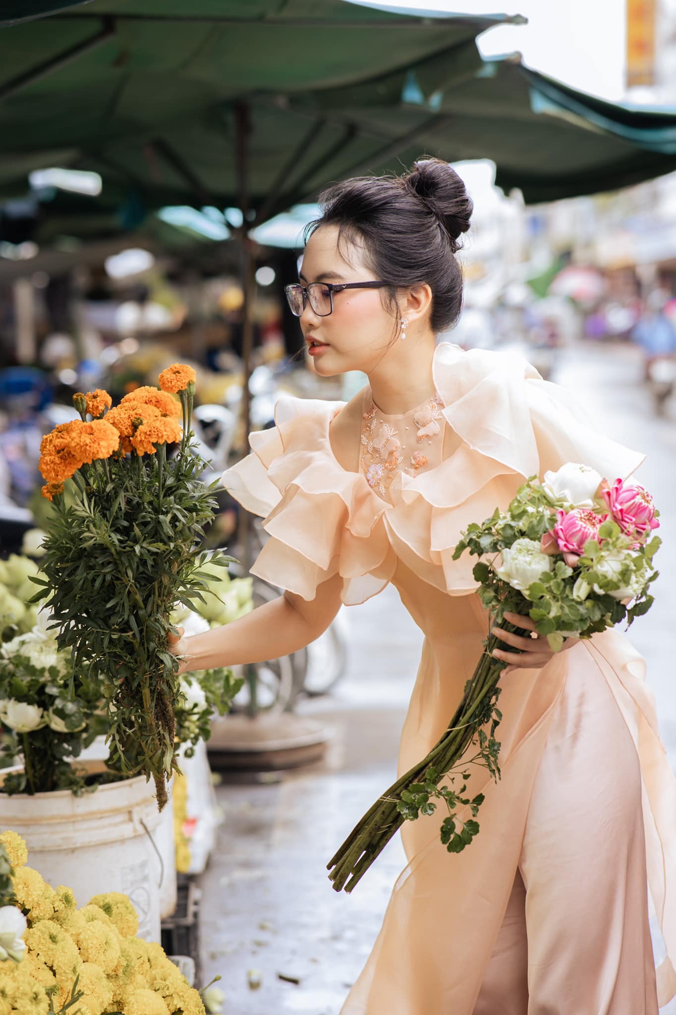Nhan sắc trưởng thành, đằm thắm của Phương Mỹ Chi ở tuổi 20 Nhan sắc trưởng thành, đằm thắm của Phương Mỹ Chi ở tuổi 20
