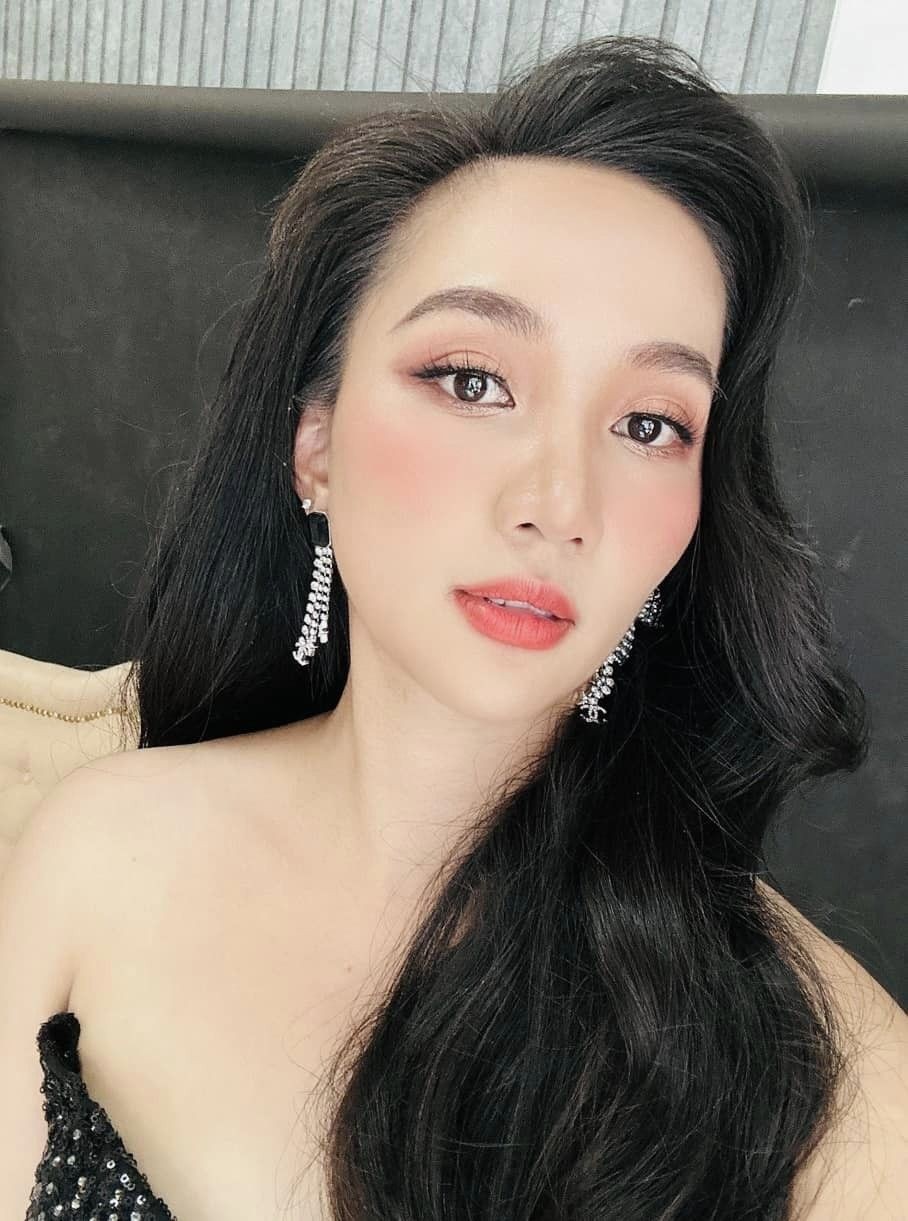 Lê Dương Bảo Lâm khen vợ 'lên đồ' xinh như Khánh Vân, khuyên vợ đi thi hoa hậu - Ảnh 1