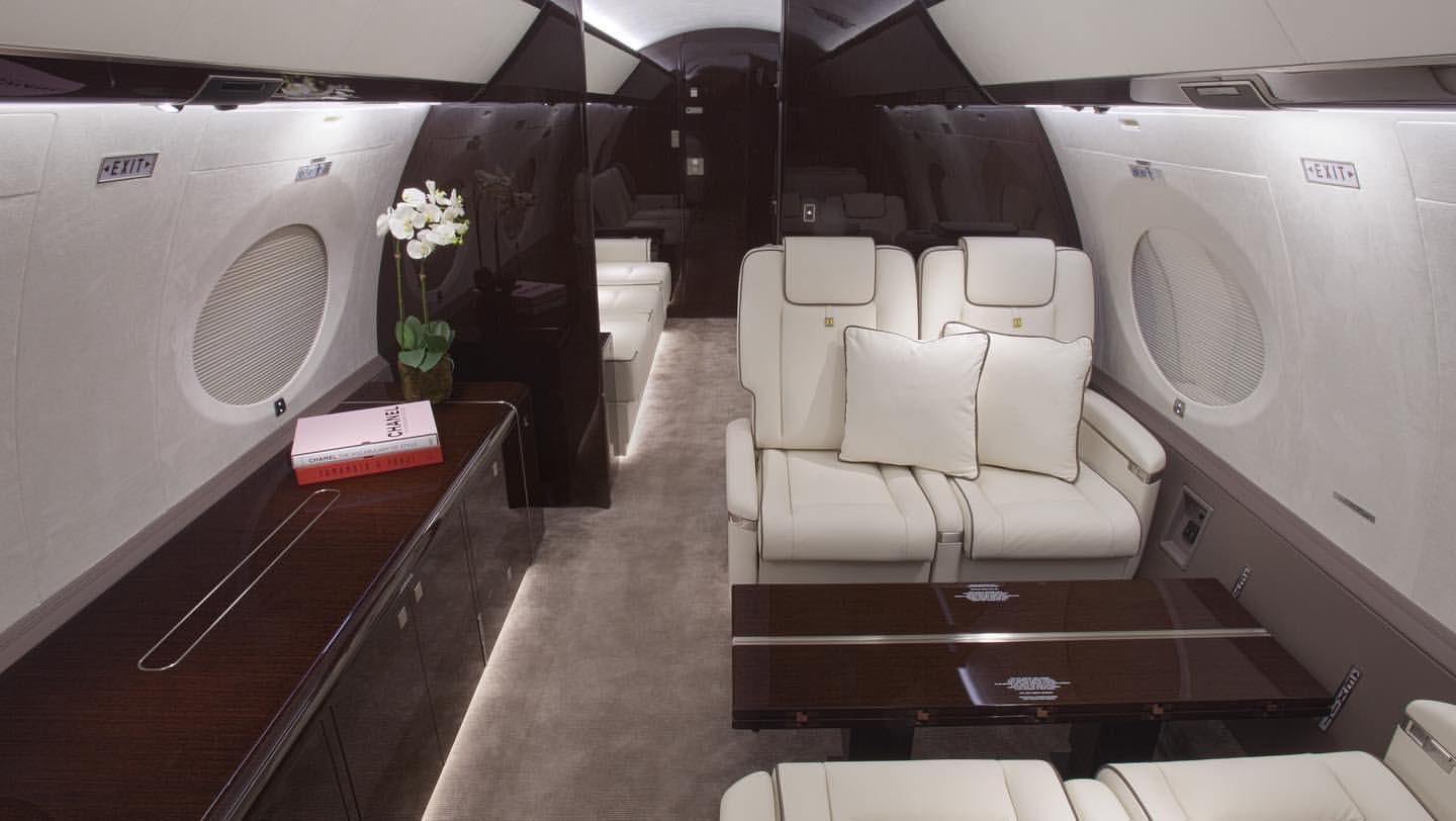 Máy bay riêng của BlackPink gây choáng vì độ sang chảnh