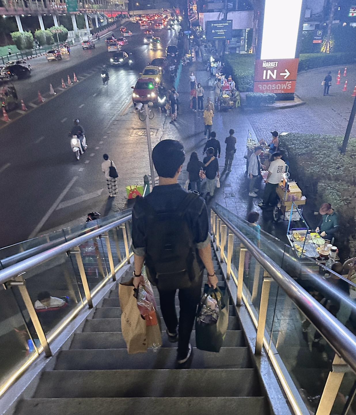 Phương Nga cho biết từ ngày lấy chồng cô đi đâu cũng cảm thấy an toàn, lại còn có người xách đồ hộ