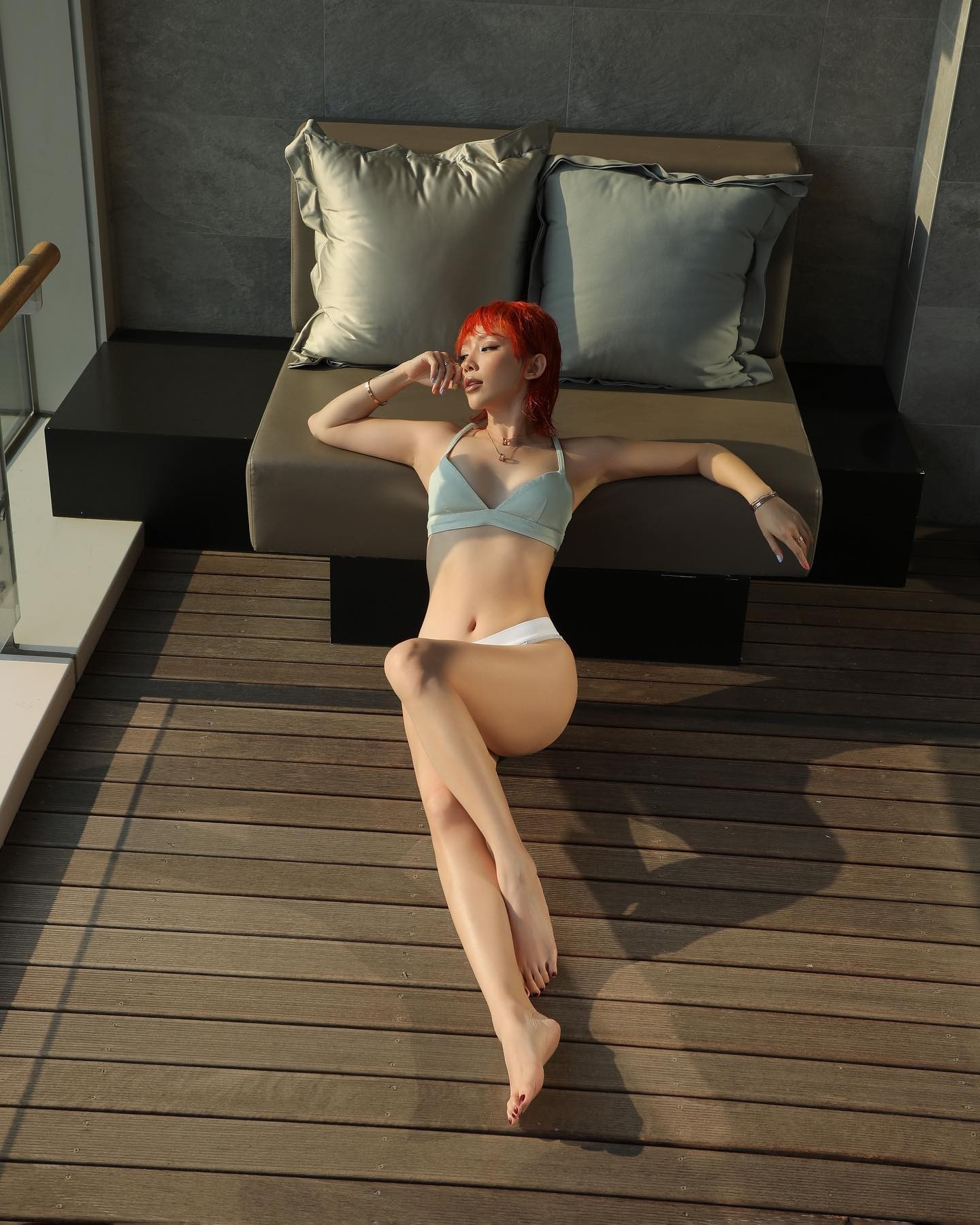 Tóc Tiên nóng bỏng trong bộ đồ hở bạo, váy xẻ sâu khoe vóc dáng nuột nà - Ảnh 4