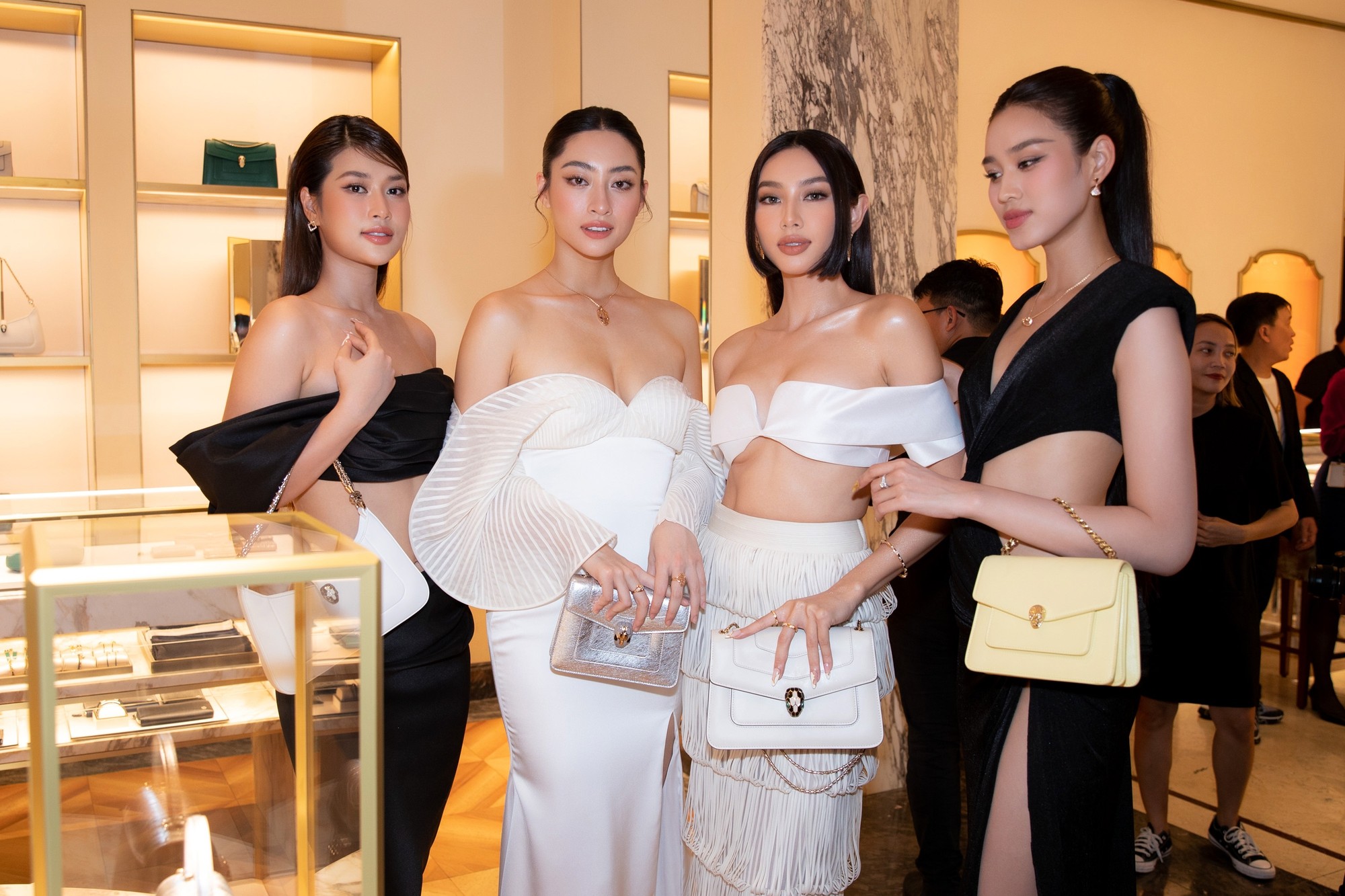 Dàn hậu nổi tiếng Vbiz như Hoa hậu Thuỳ Tiên, Đỗ Thị Hà, Lương Thuỳ Linh, Đoàn Thiên Ân cùng siêu mẫu Võ Hoàng Yến