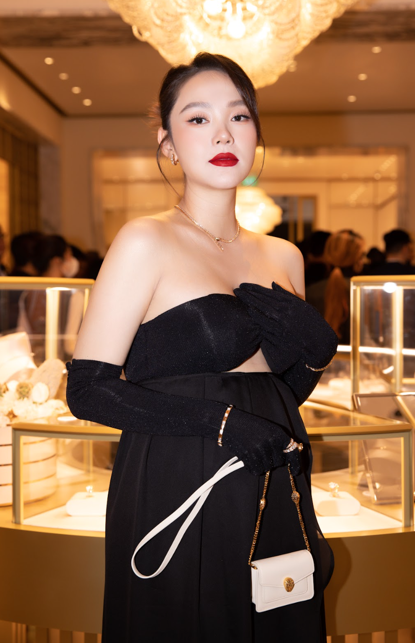 'Mẹ bầu' Minh Hằng toát lên thần thái đỉnh cao