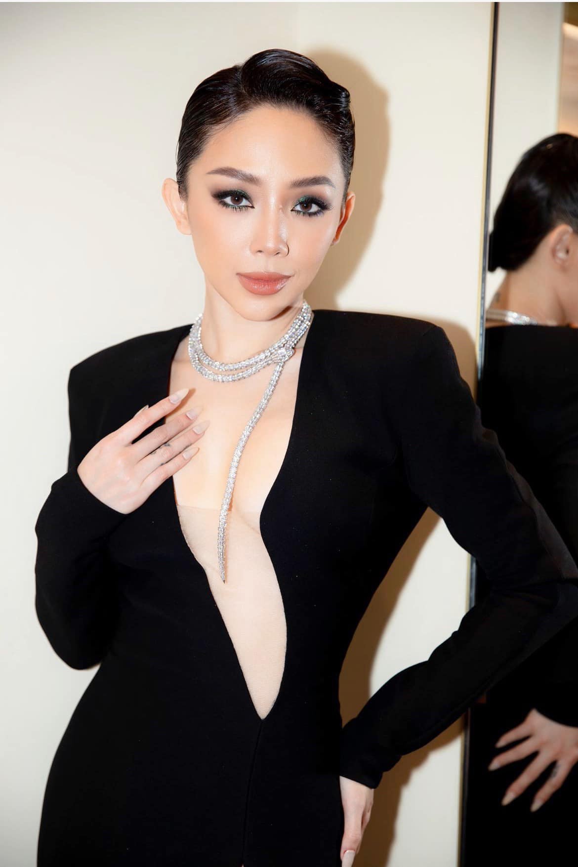 Vẻ đẹp gợi cảm, sang chảnh của bà xã Touliver thu hút mọi ánh nhìn