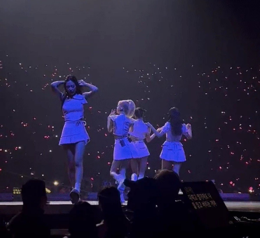 Jennie bất ngờ bỏ dở màn trình diễn trong concert BlackPink Jennie bất ngờ bỏ dở màn trình diễn trong concert BlackPink