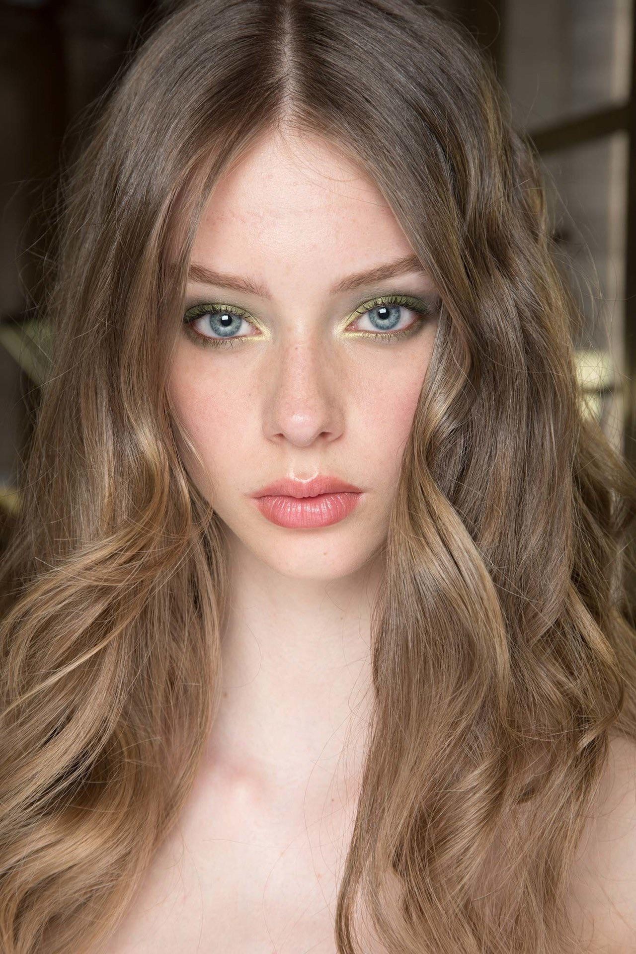 Vẻ đẹp 'vô thực' của nàng mẫu Hà Lan được ví với nữ thần Hy Lạp  - Ảnh 5