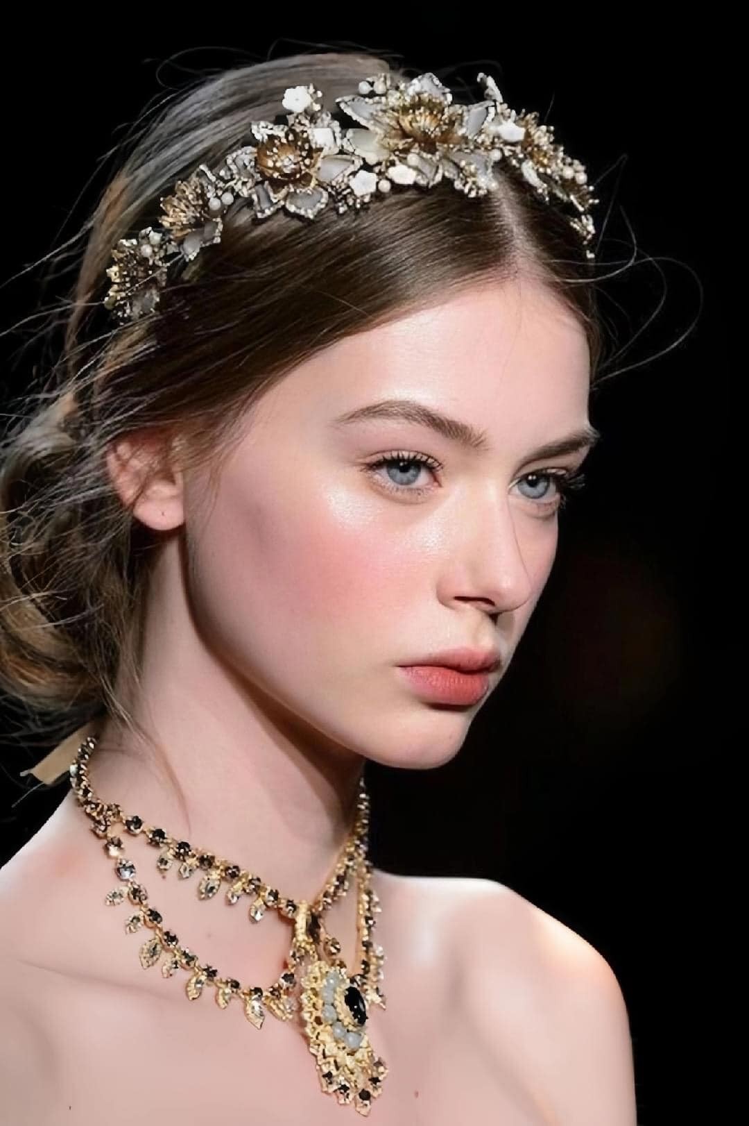 Vẻ đẹp vô thực của Lauren de Graaf khiến nhiều người xuýt xoa