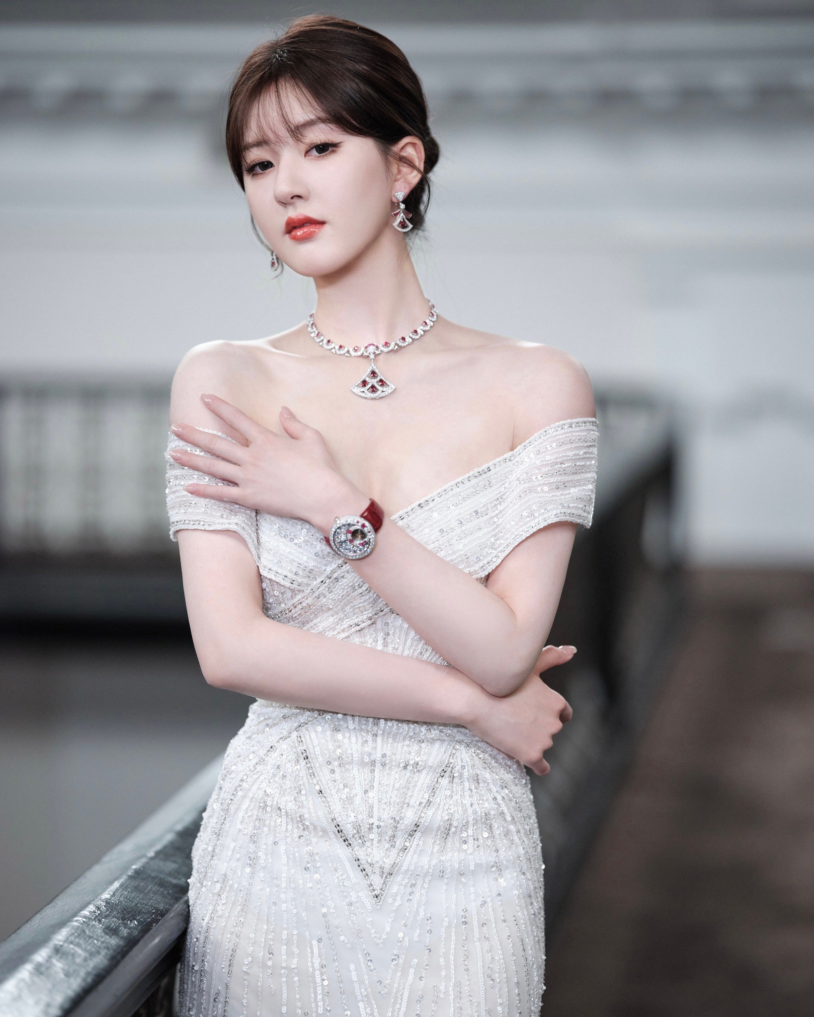 Triệu Lộ Tư xinh như tiên nữ, nhan sắc ngày càng thăng hạng nhưng bị lộ mặc váy đi mượn - Ảnh 1