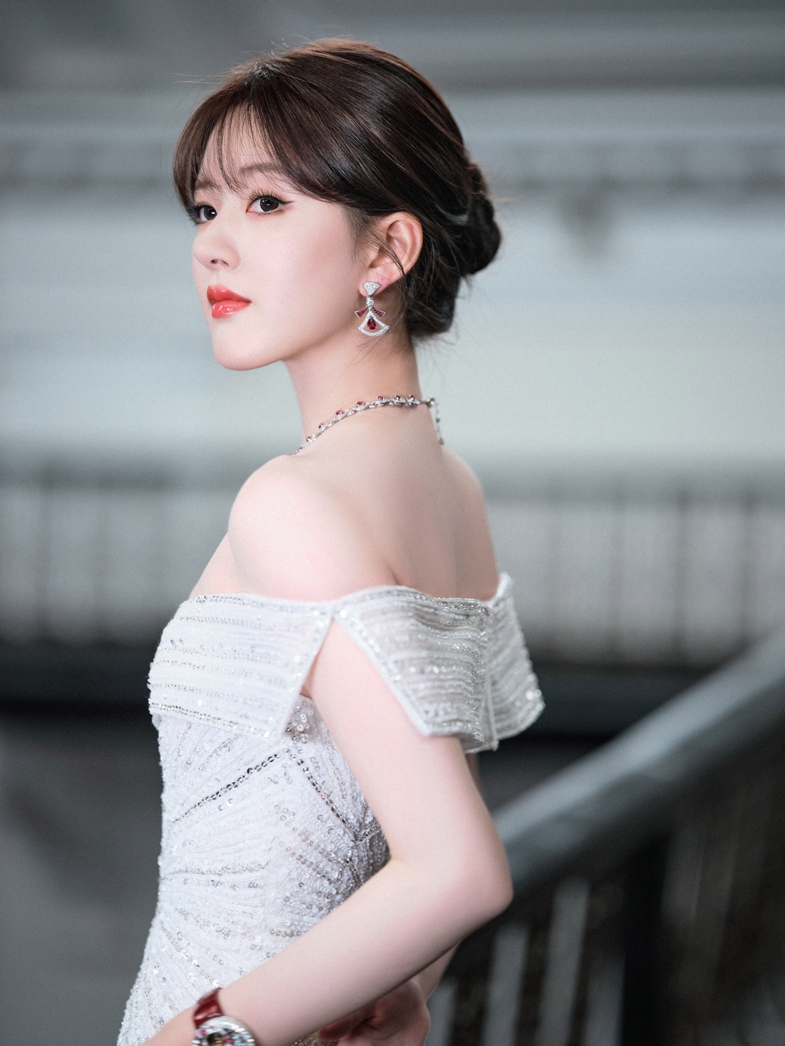 Triệu Lộ Tư xinh như tiên nữ, nhan sắc ngày càng thăng hạng nhưng bị lộ mặc váy đi mượn - Ảnh 3