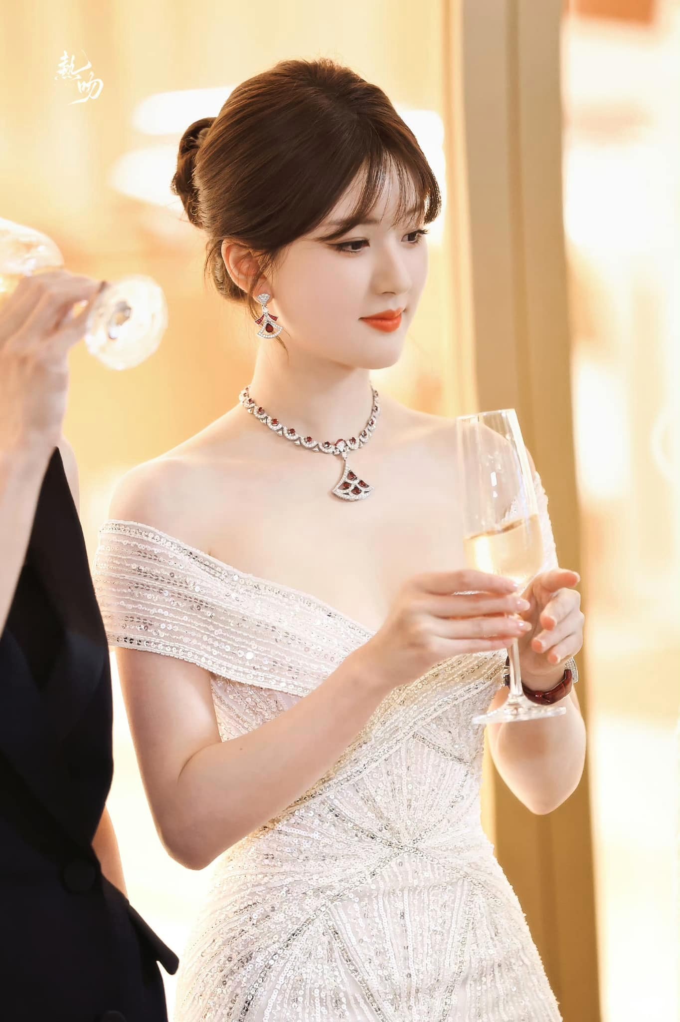 Netizen nhận xét Triệu Lộ Tư ngày càng thăng hạng về nhan sắc.