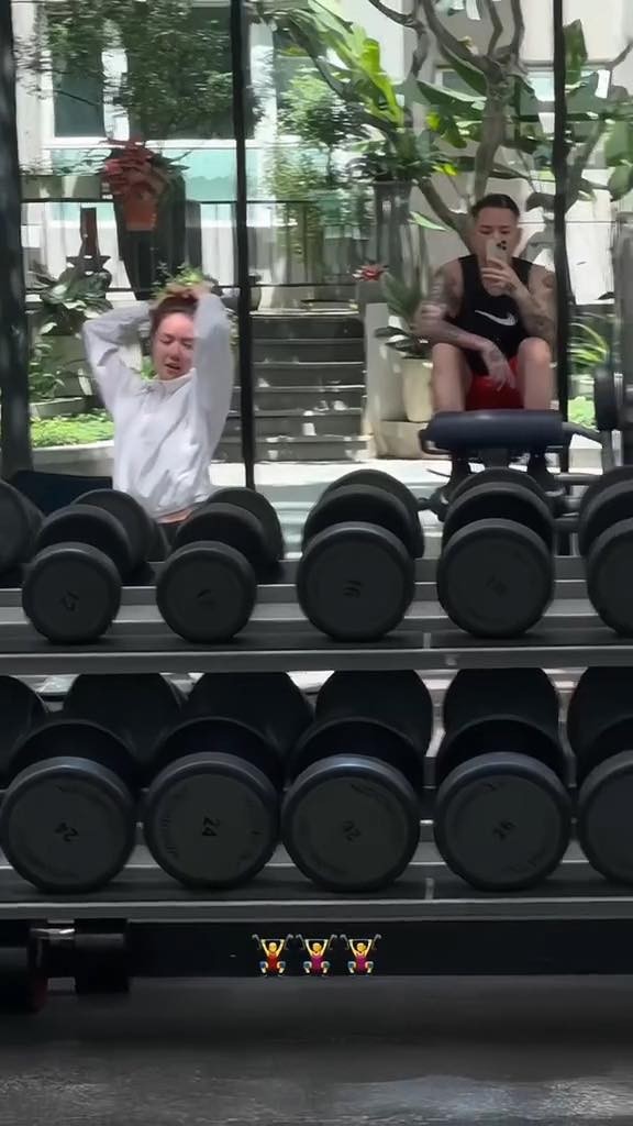 Andree và Phương Ly là bạn bè thân thiết từ lâu. Anh chàng từng không ngần ngại 'dìm hàng' cô bạn thân