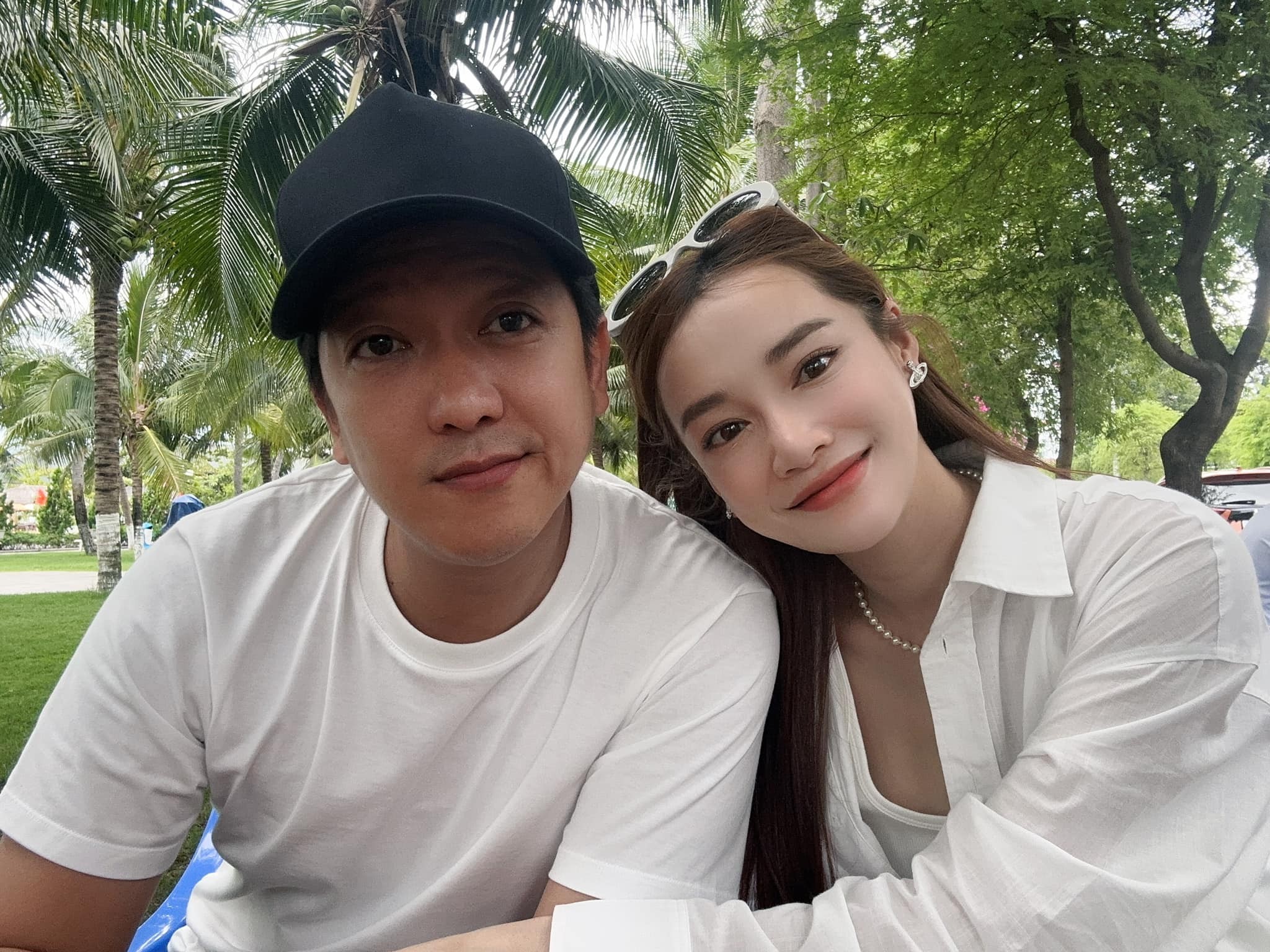 'Mẹ bầu' Nhã Phương lộ vóc dáng gầy gò khiến fan lo lắng - Ảnh 1