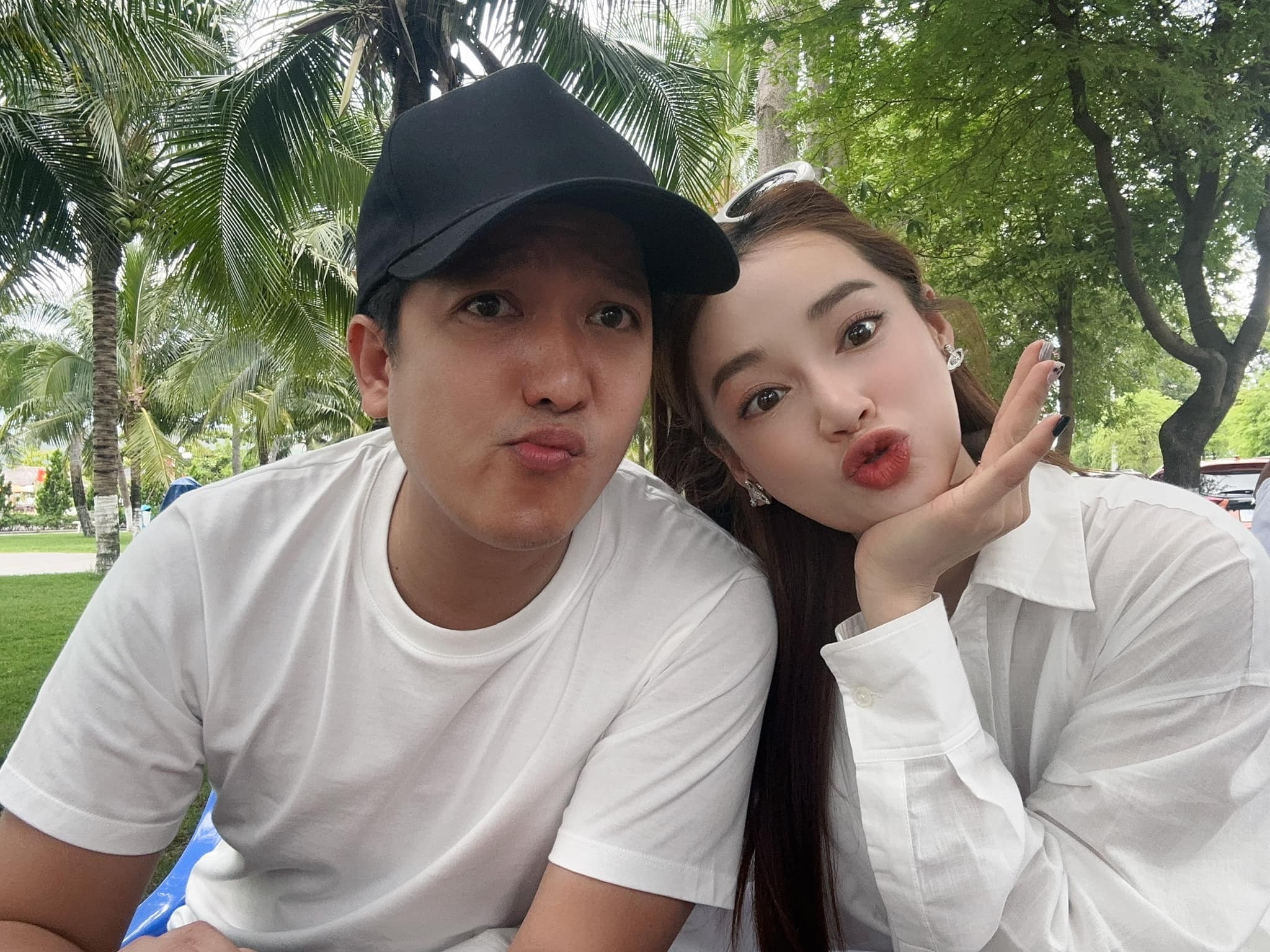 Nhã Phương khoe ảnh chụp chung với ông xã Trường Giang