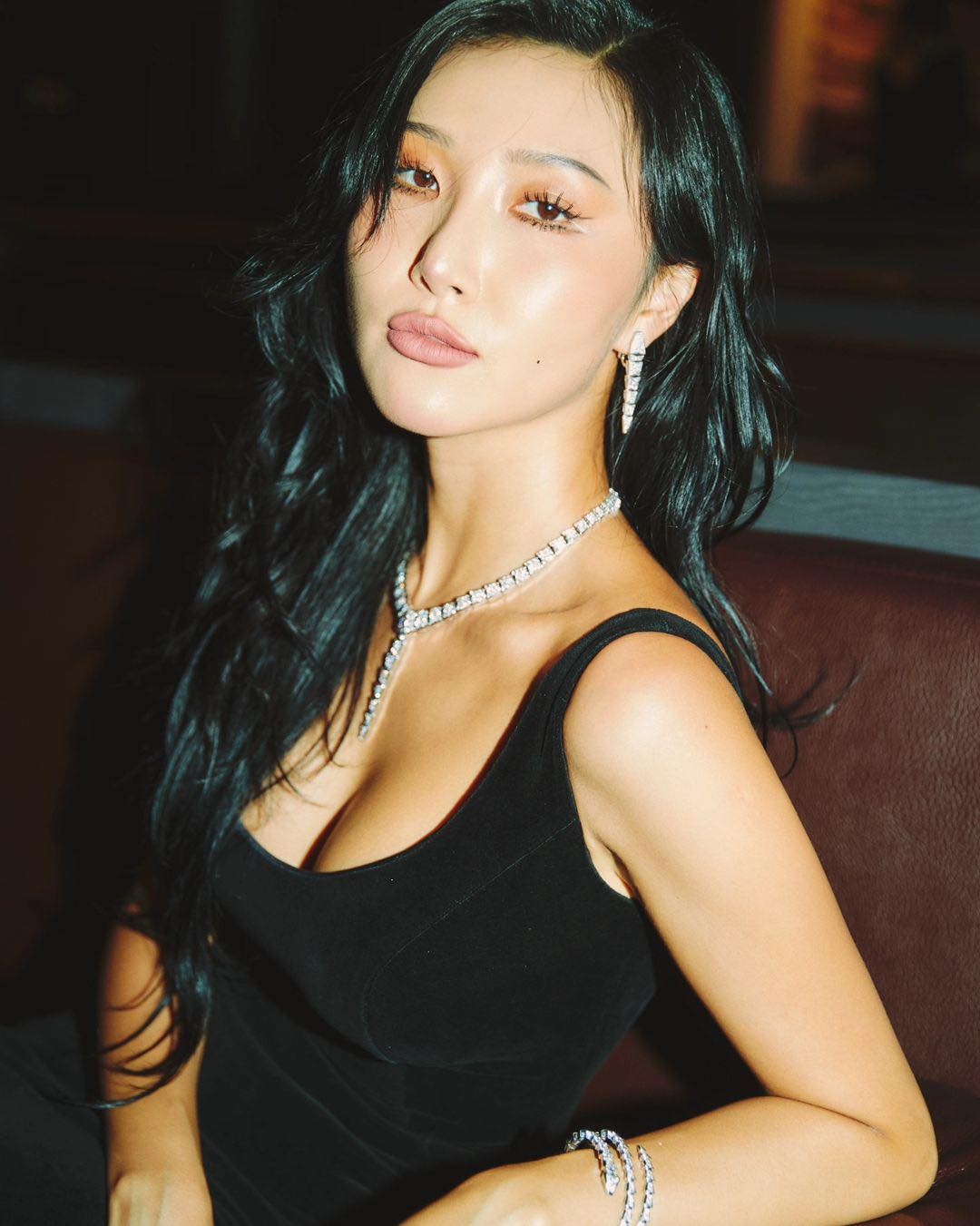 Hwasa được mệnh danh là 'nữ hoàng gợi cảm' của Kpop