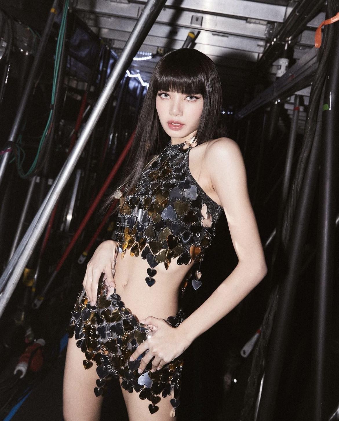 Khối tài sản kếch xù của Lisa (BlackPink): Sở hữu nhà triệu đô, siêu xe sang chảnh, đi làm bằng phi cơ riêng - Ảnh 1