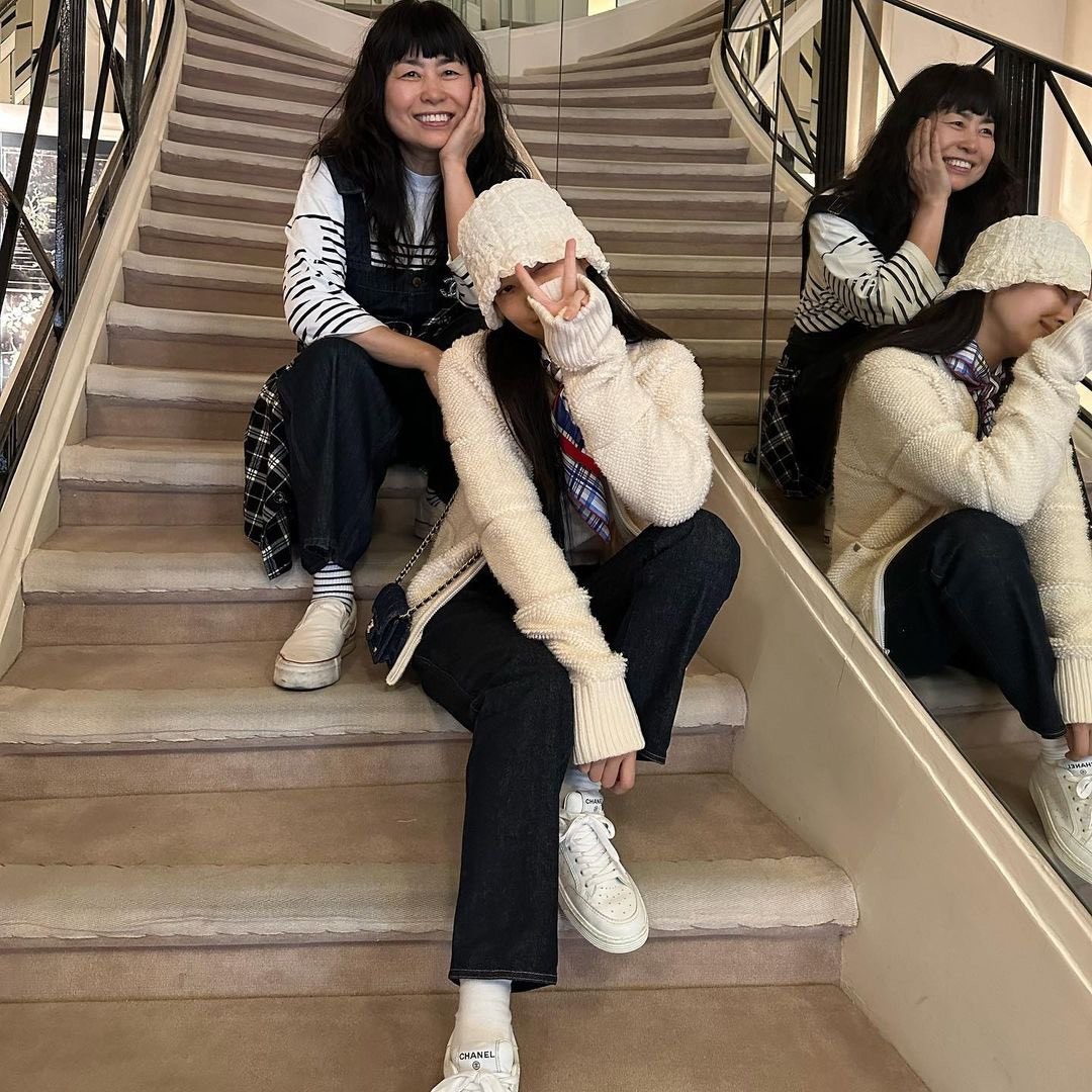 Không còn giấu giếm, Jennie hiên ngang 'thách thức' fan bằng loạt ảnh chứng minh hẹn hò V (BTS) - Ảnh 1